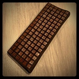 Brown leather patterned clutch